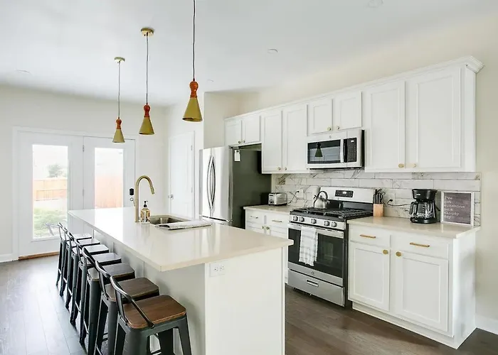 Bourbon Trail-Chefs Kitchen-Fenced Yard-Parking