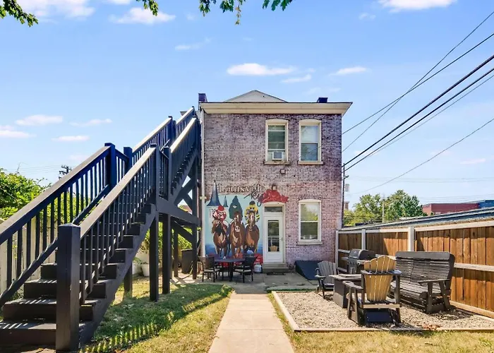 Historic 3-Br Downtown Bourbon Getaway