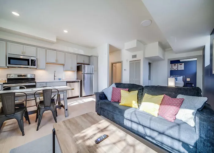 Bright And Modern Studio In Louisville # 112