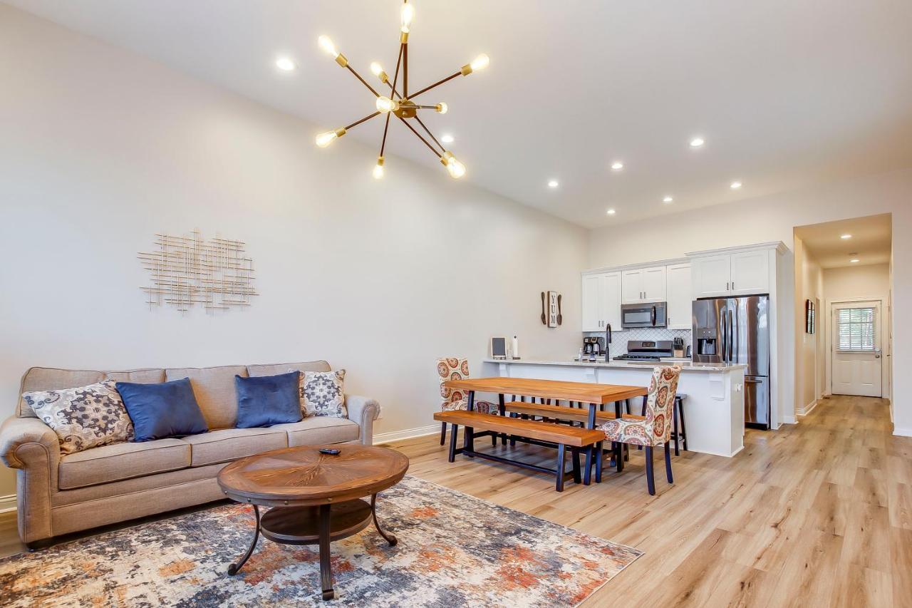 Expo Center Retreat: Spacious Family *