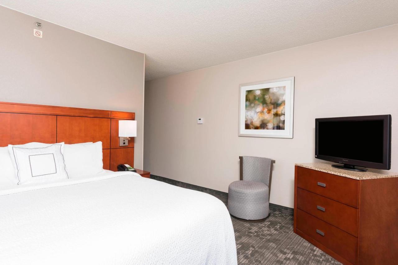 Courtyard Downtown Hotel