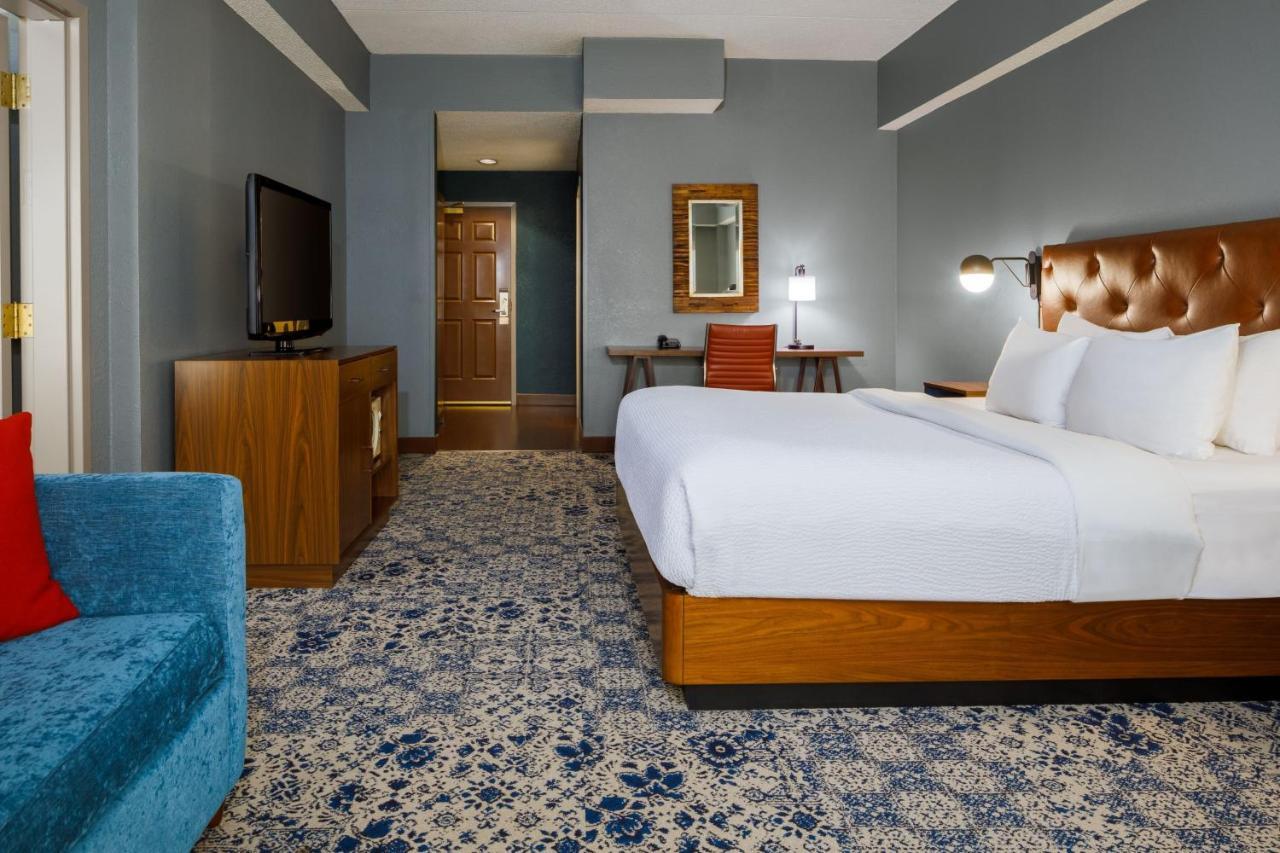 Hotel Four Points By Sheraton Airport 3*