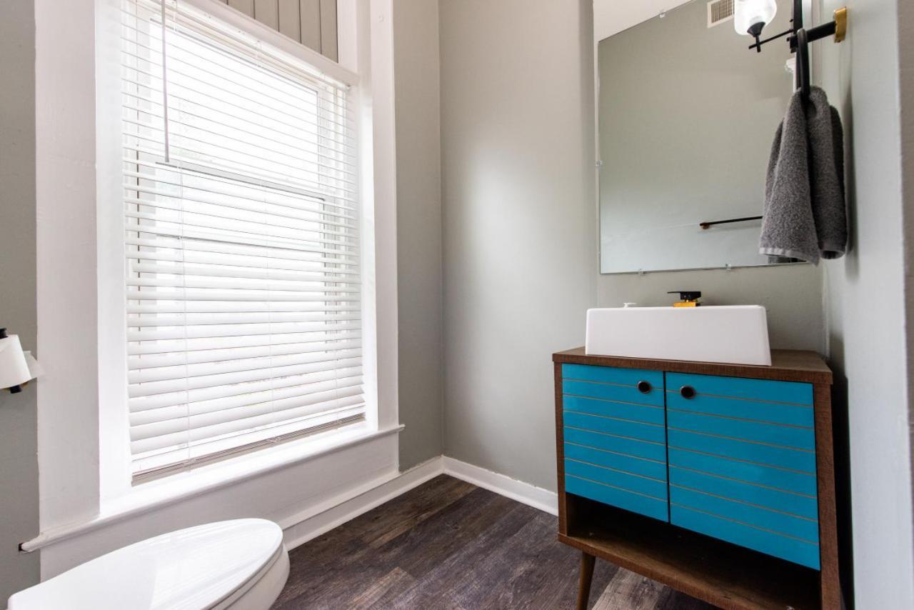 Near Downtown Louisville, Ky - V Guest house