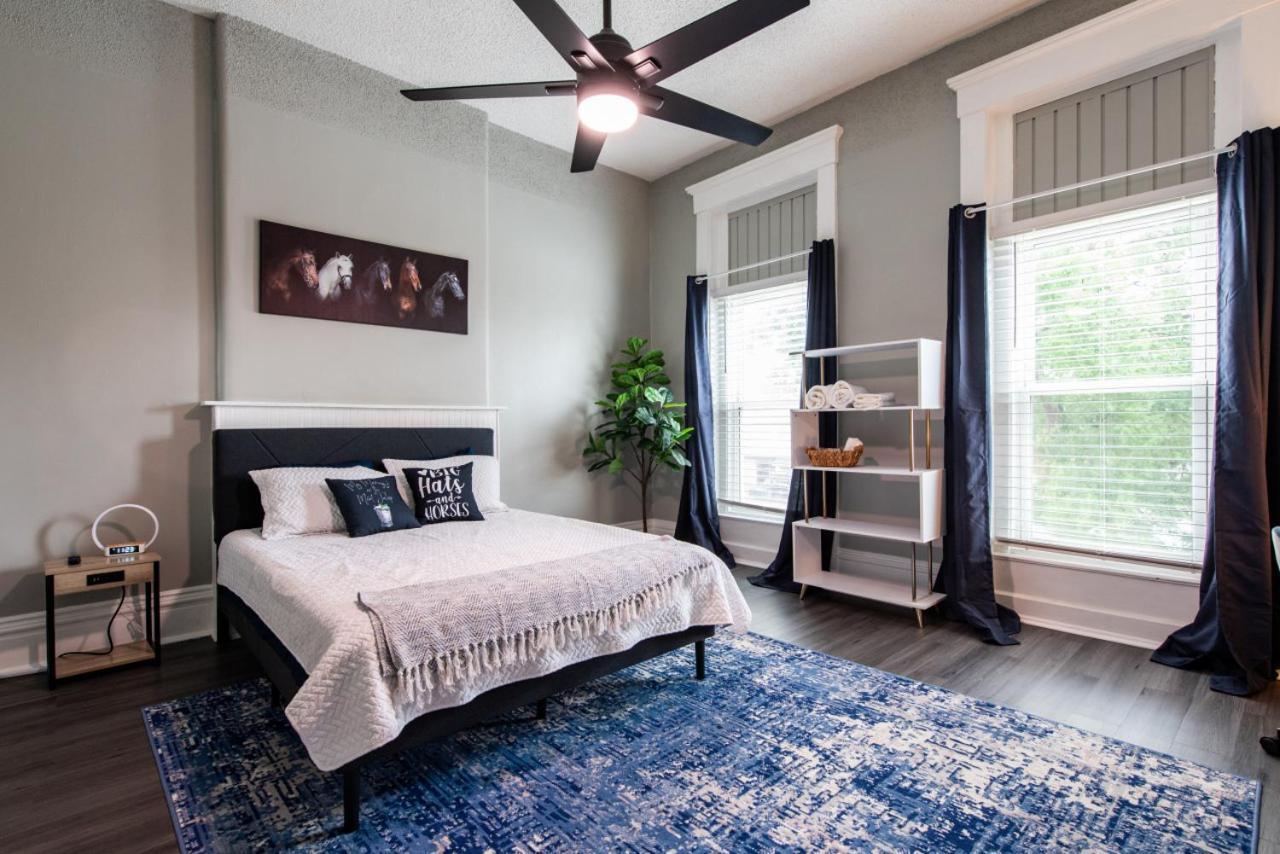 Near Downtown Louisville, Ky - V Guest house