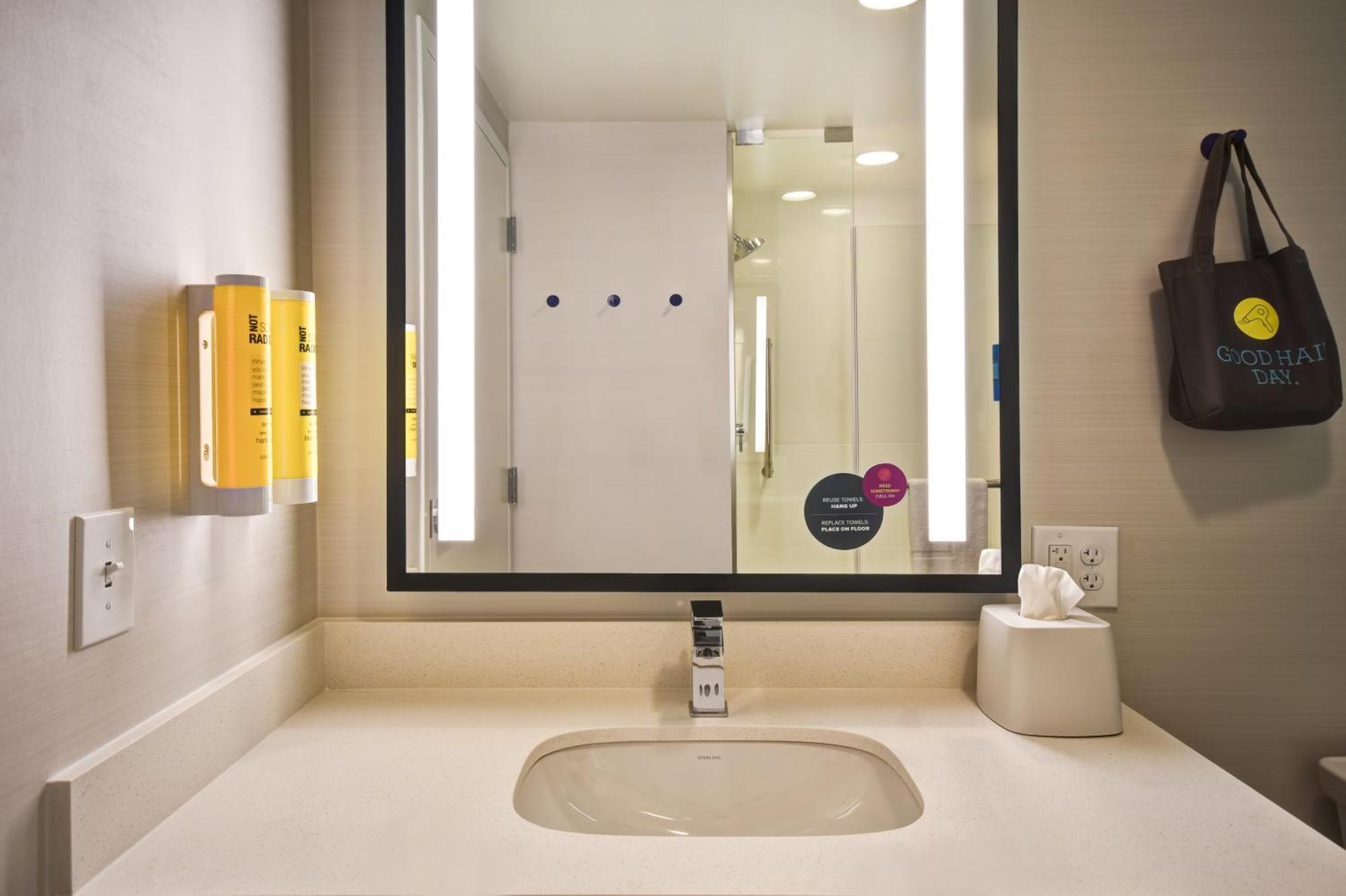 Tru By Hilton Airport 3*
