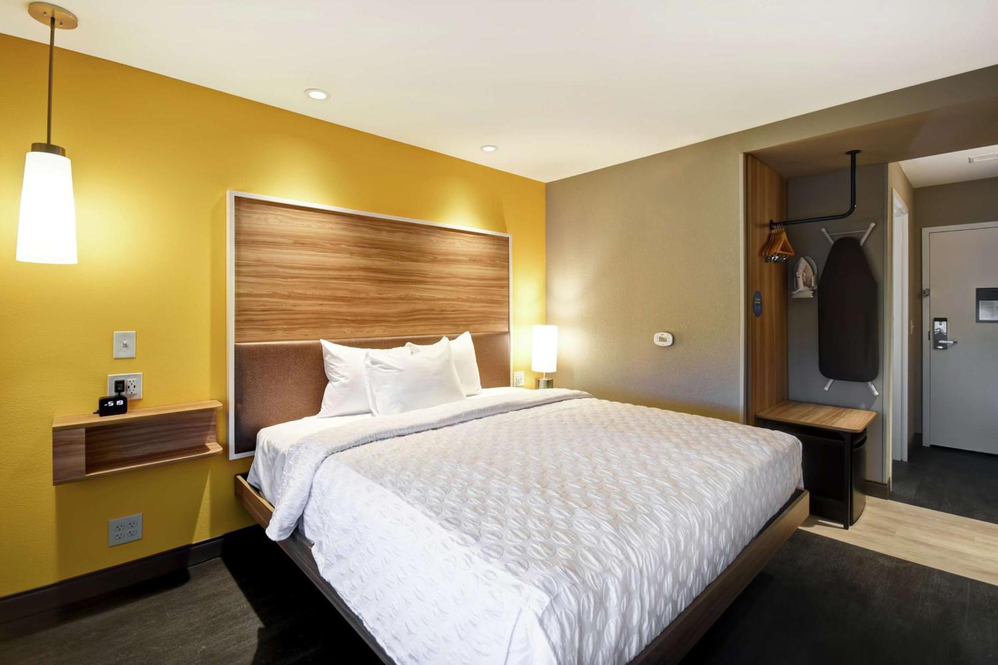 Tru By Hilton Airport Hotel 3*