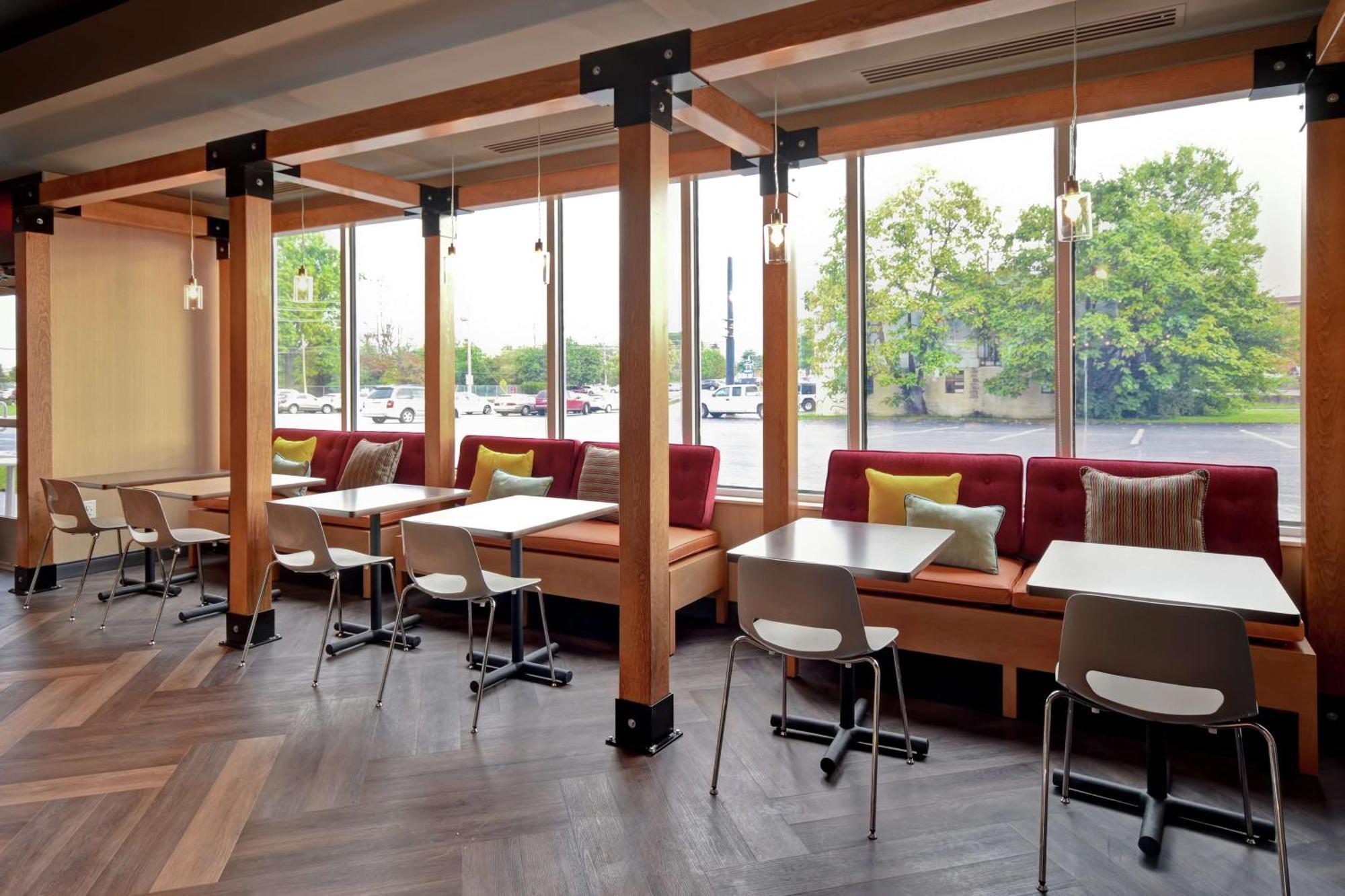 Hotel Tru By Hilton Airport 3*