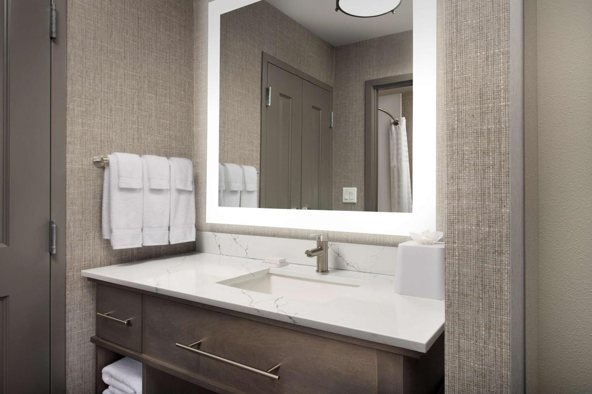 Hotel Homewood By Hilton Airport Louisville