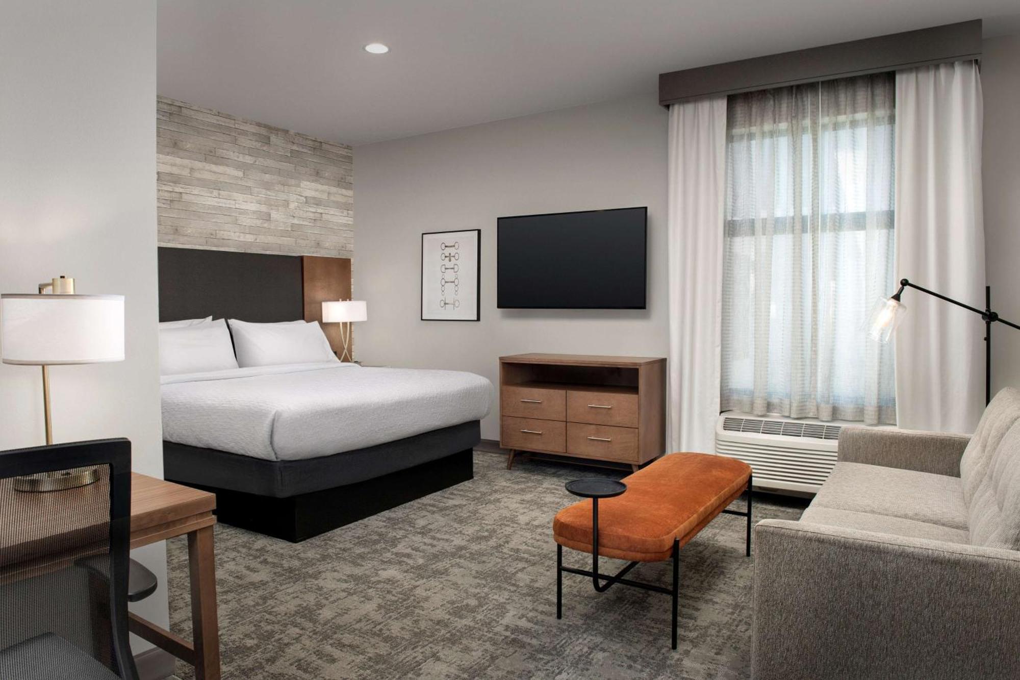 Hotel Homewood By Hilton Airport 3*