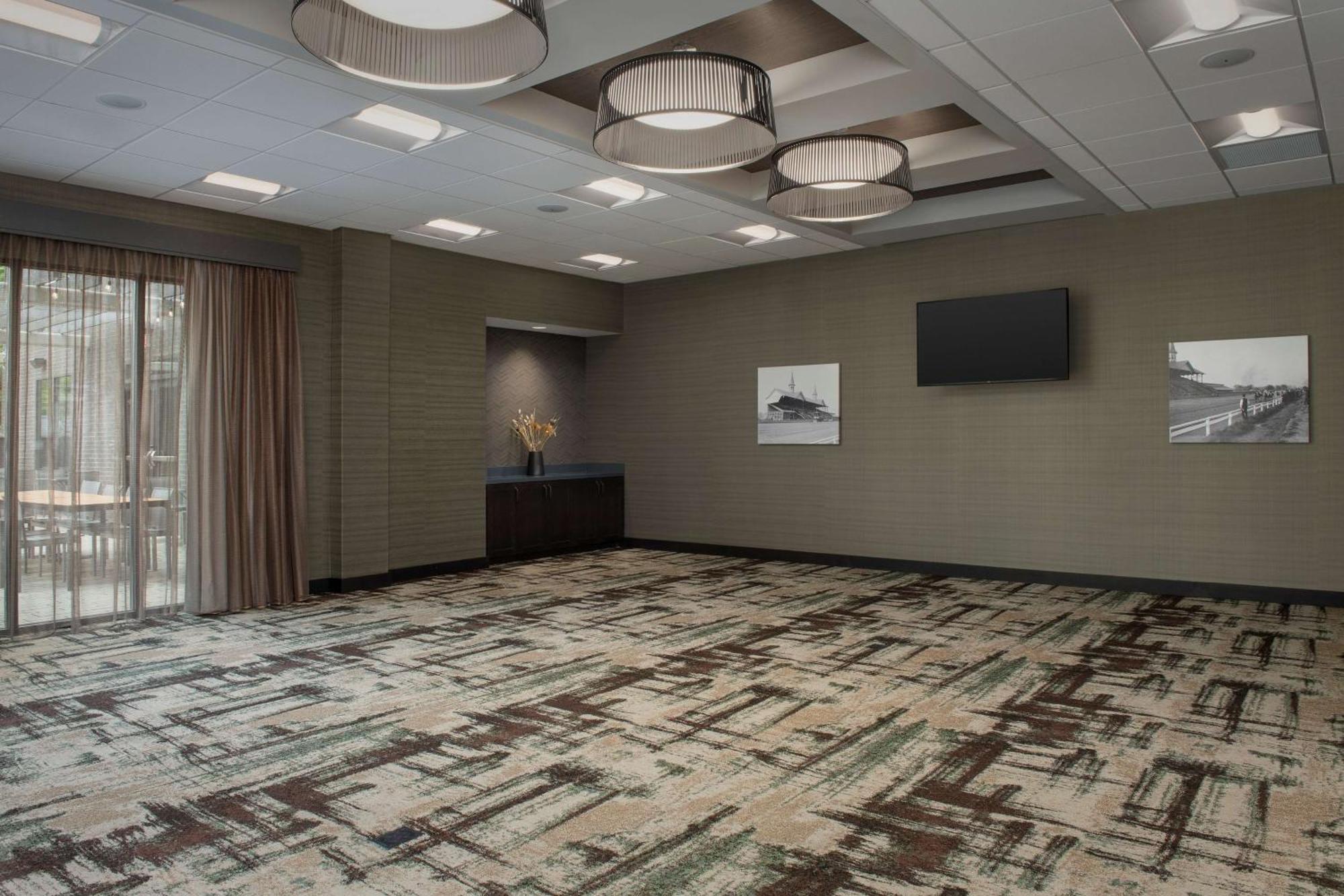 Hotel Homewood By Hilton Airport