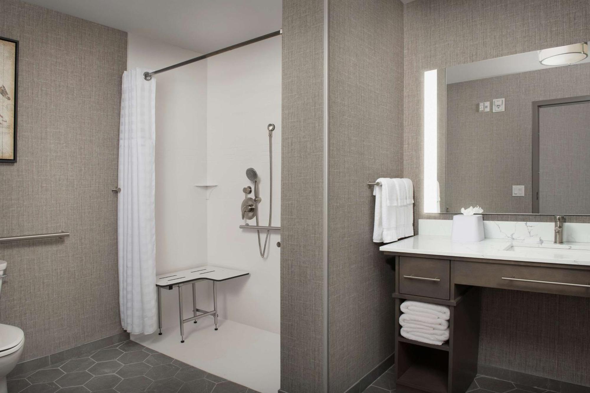Hotel Homewood By Hilton Airport 3*