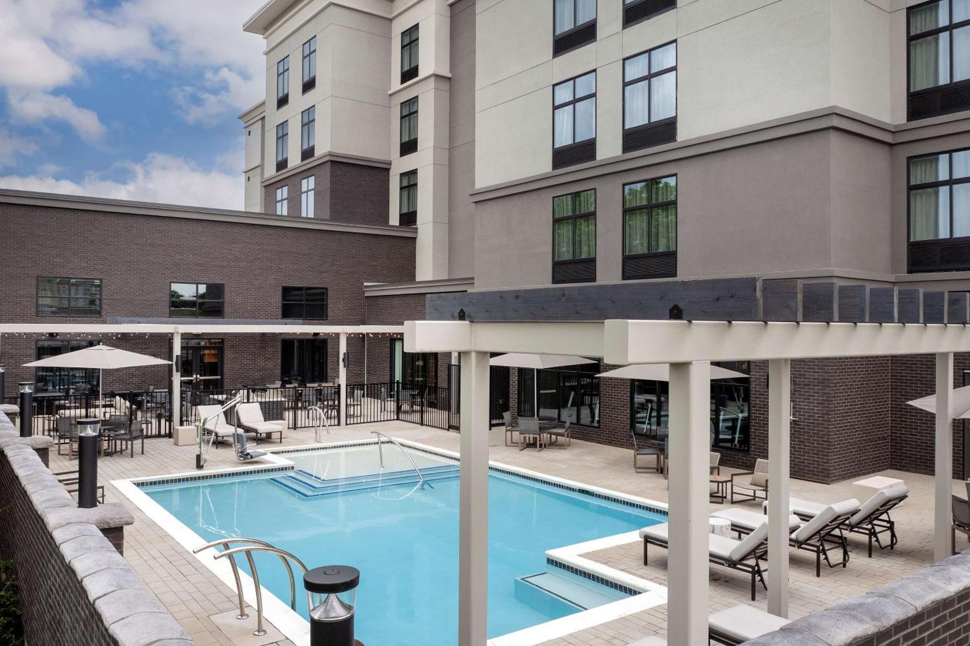 Hotel Homewood By Hilton Airport