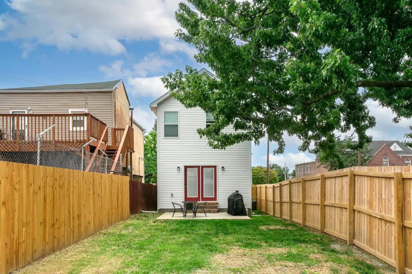Bourbon Trail-chefs Kitchen-fenced Yard-parking Holiday home