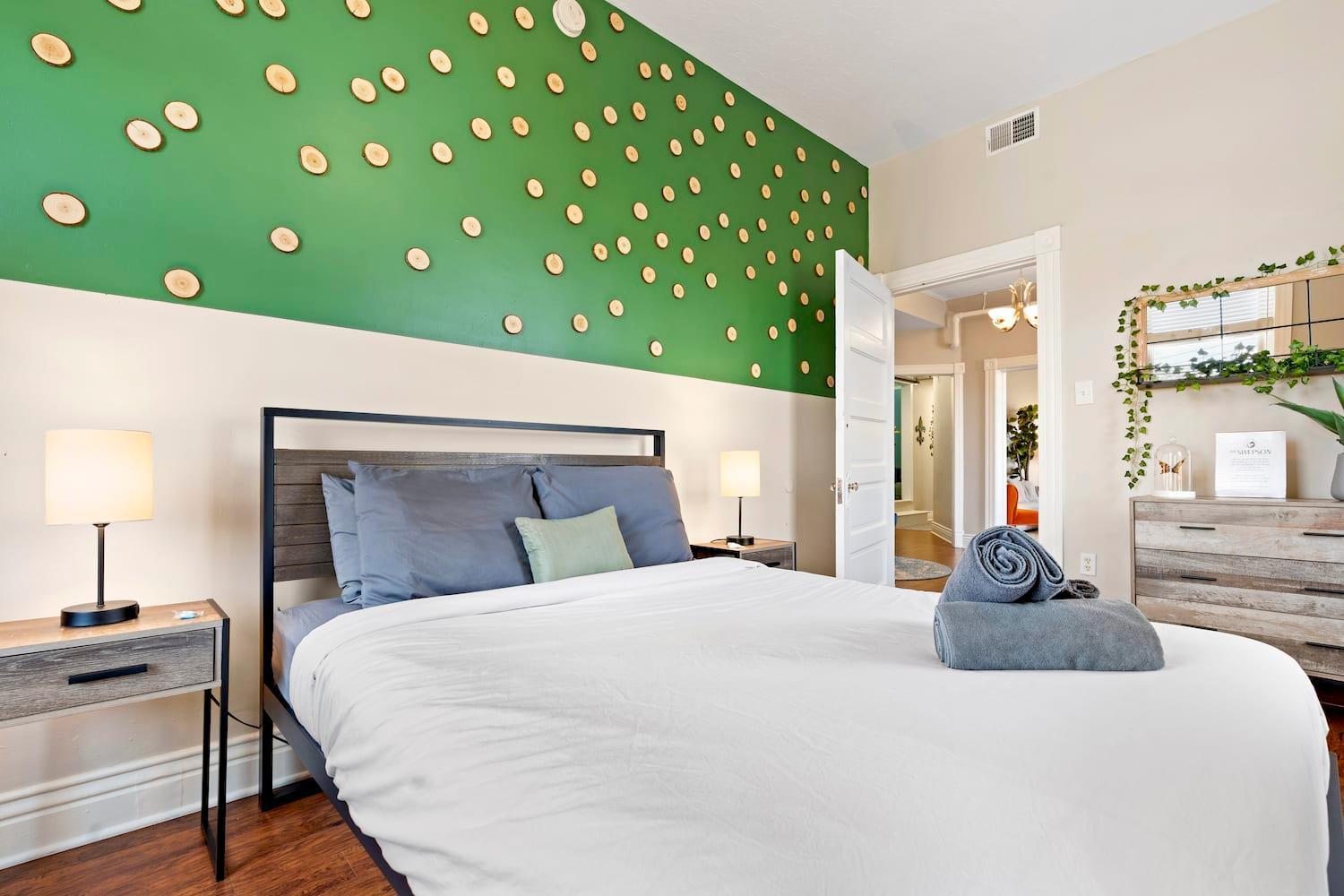 Sleep24 13beds 8br 6ba Swepson Retreat King Holiday home *