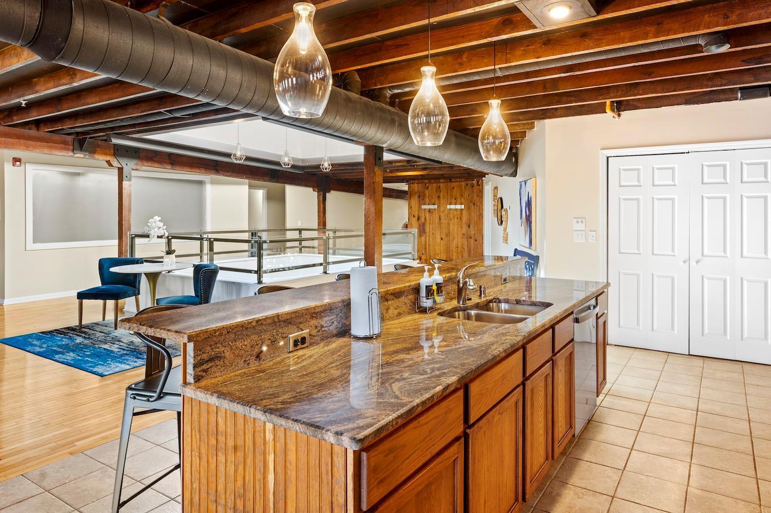 Sleep24 13beds 8br 6ba Swepson Retreat King Holiday home Louisville