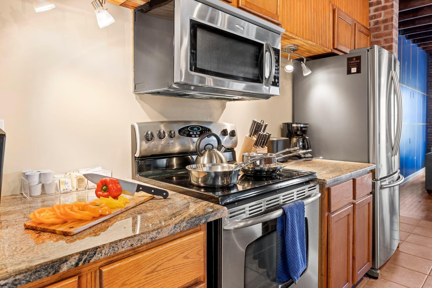 Sleep24 13beds 8br 6ba Swepson Retreat King Holiday home Louisville