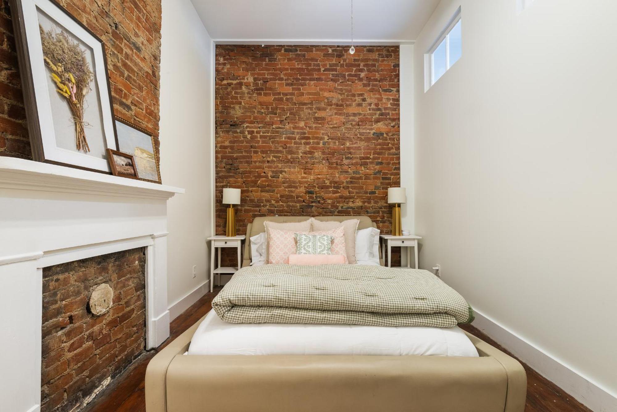 Grand Millennial Germantown 2 Bedroom Shotgun Holiday home