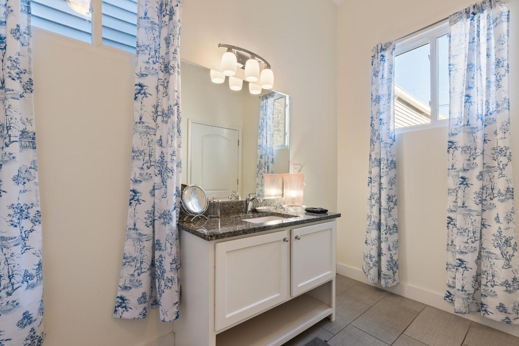 Grand Millennial Germantown 2 Bedroom Shotgun Holiday home