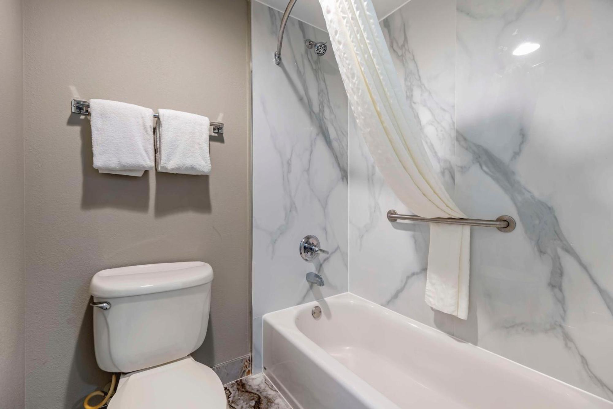Hotel Best Western Airport Expo 3*