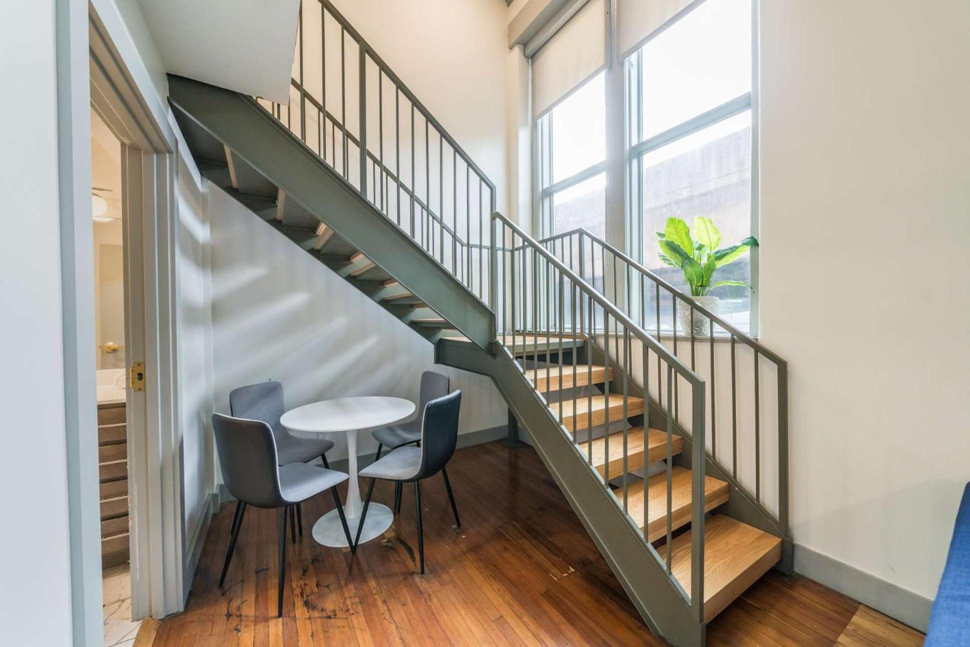 Bright And Modern Loft In # 207 * Louisville