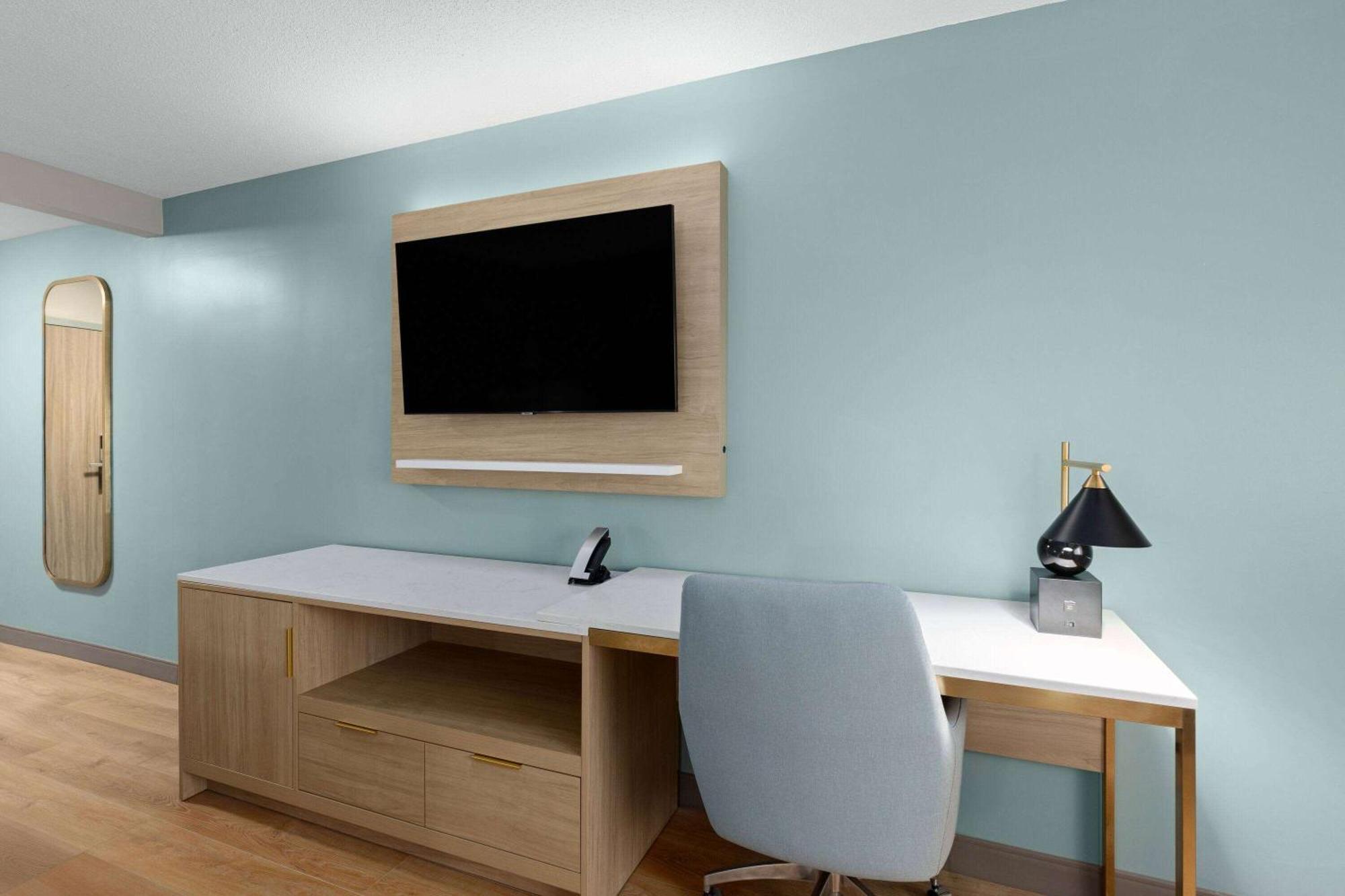 Wyndham Garden East Hotel *