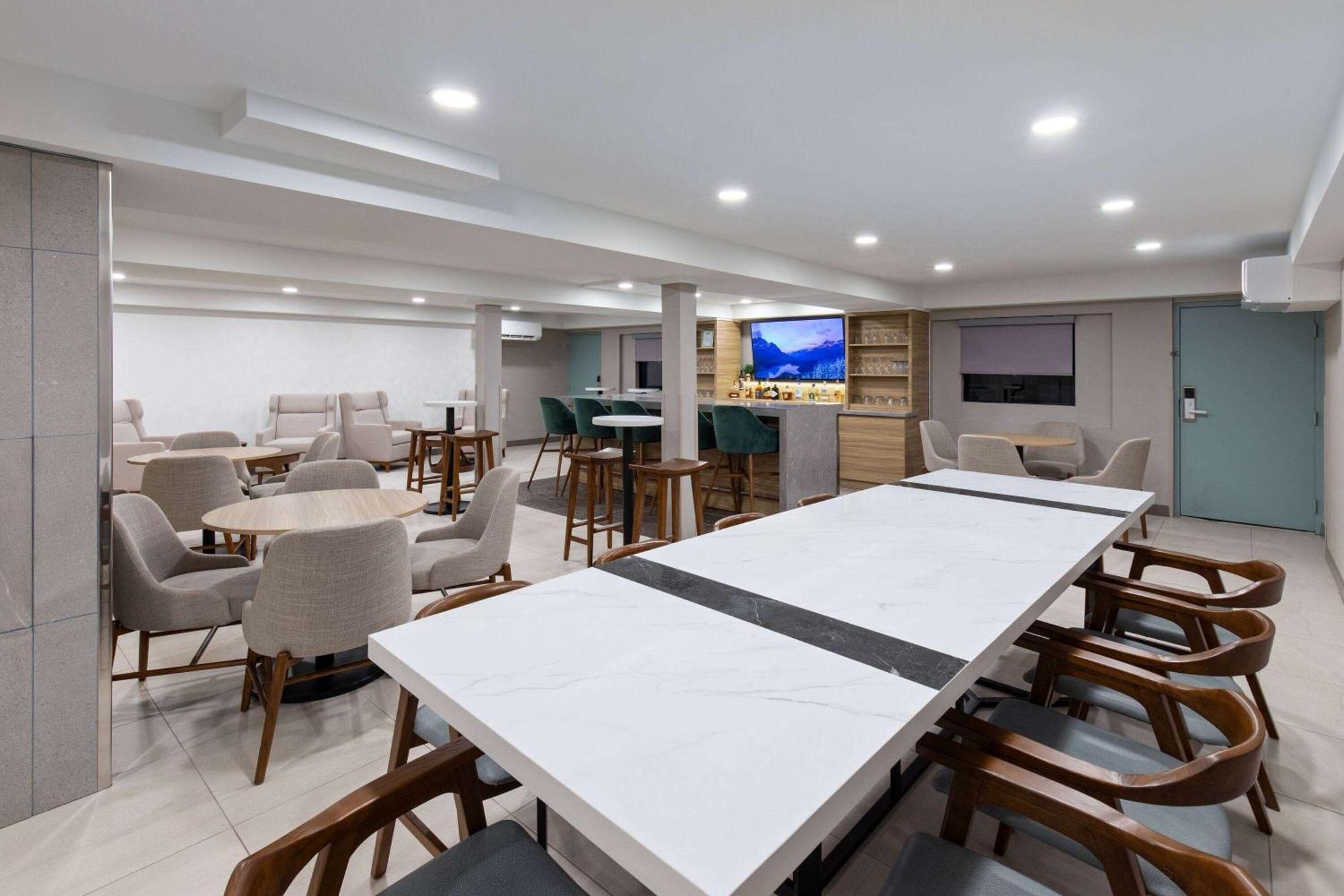 Wyndham Garden East Hotel *