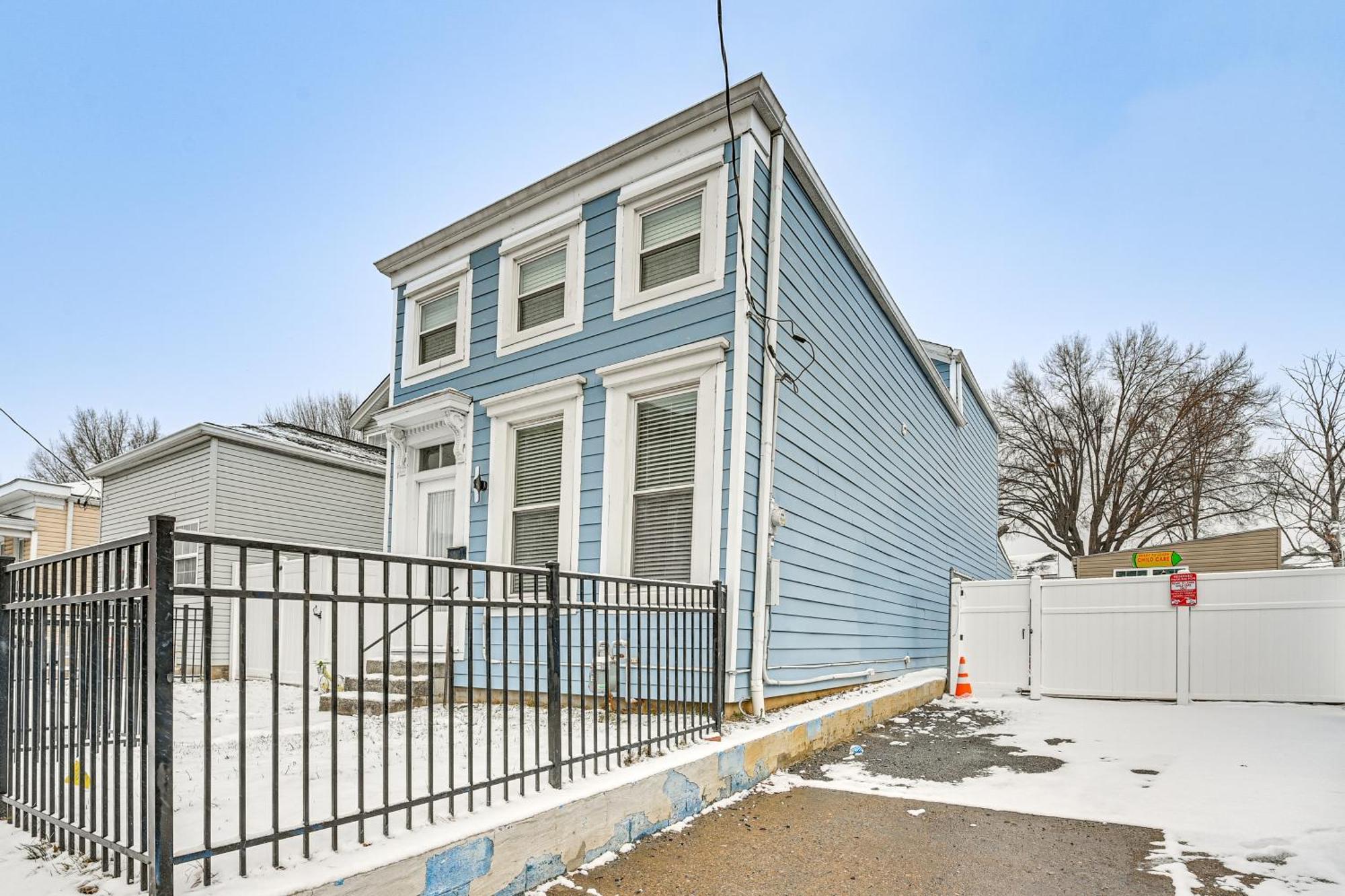 Family-friendly Gem Prime Location! Louisville
