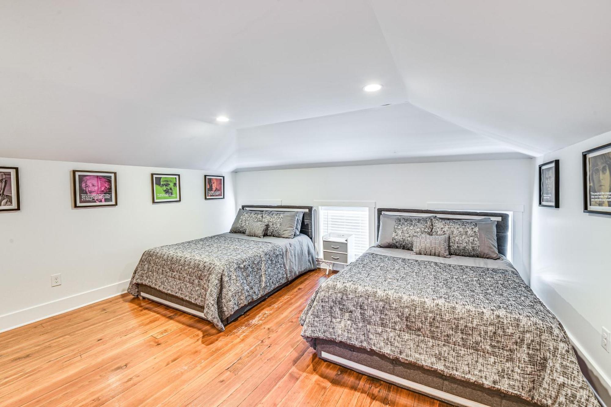 Family-friendly Gem Prime Location! *