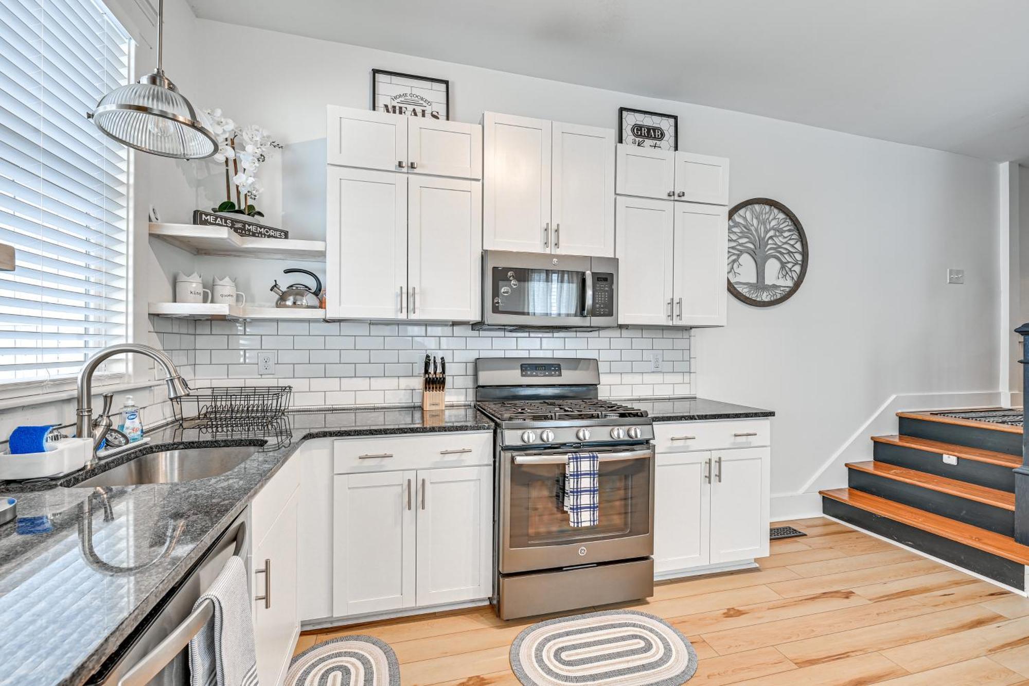 Family-friendly Gem Prime Location! * Louisville