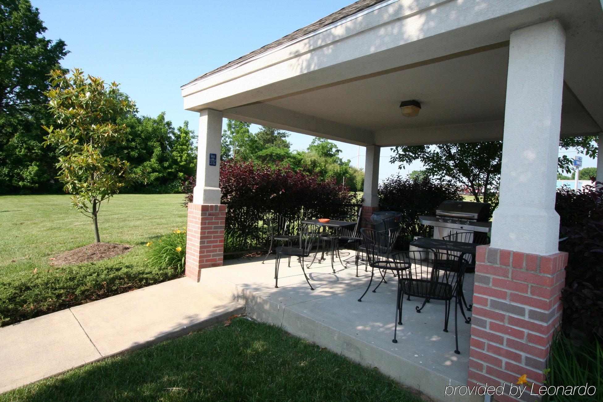 Hotel Candlewood Airport By Ihg 2*