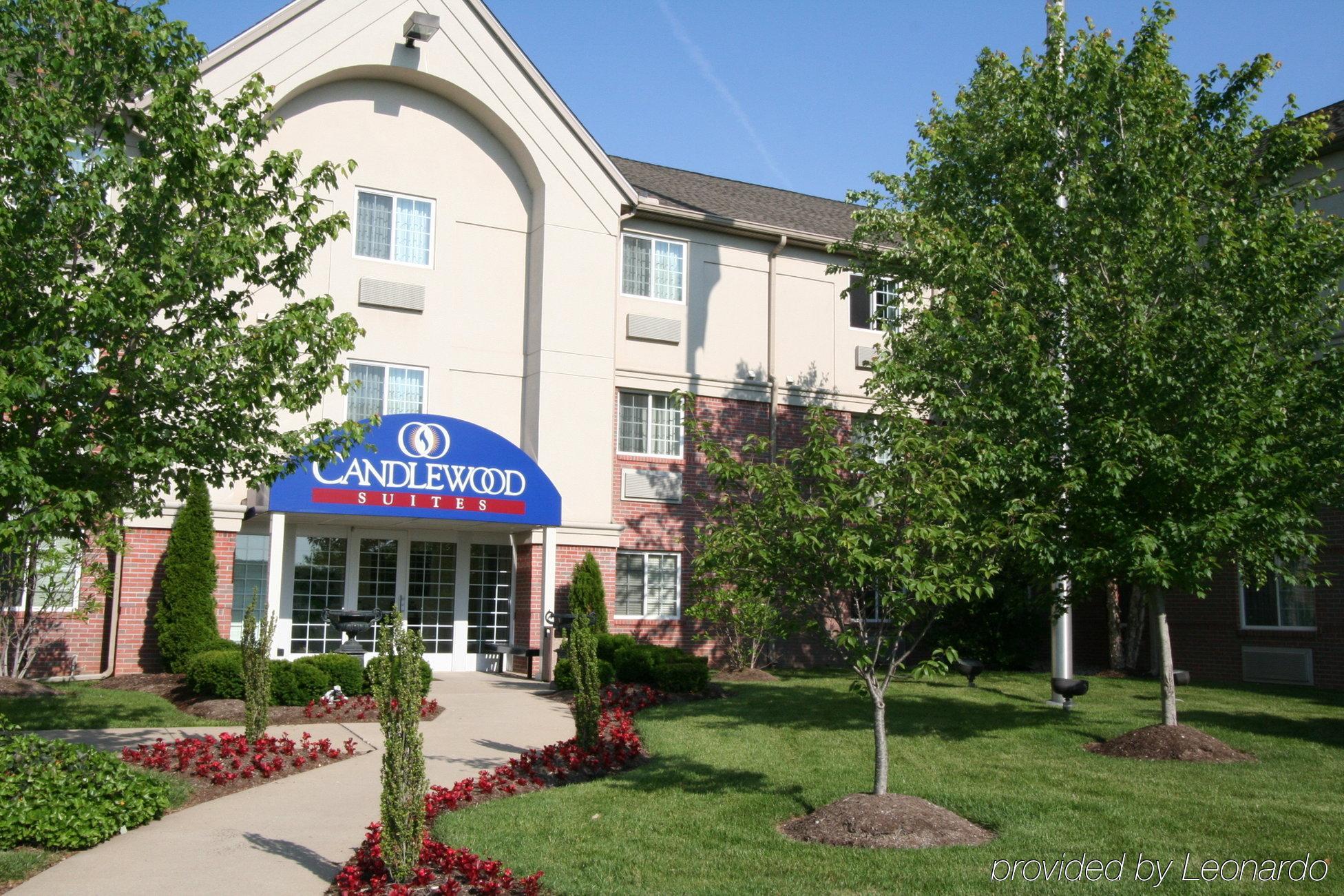 Candlewood Airport By Ihg Hotel 2*