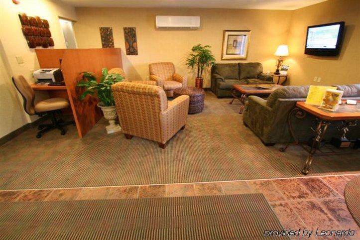 Hotel Candlewood Airport By Ihg 2*