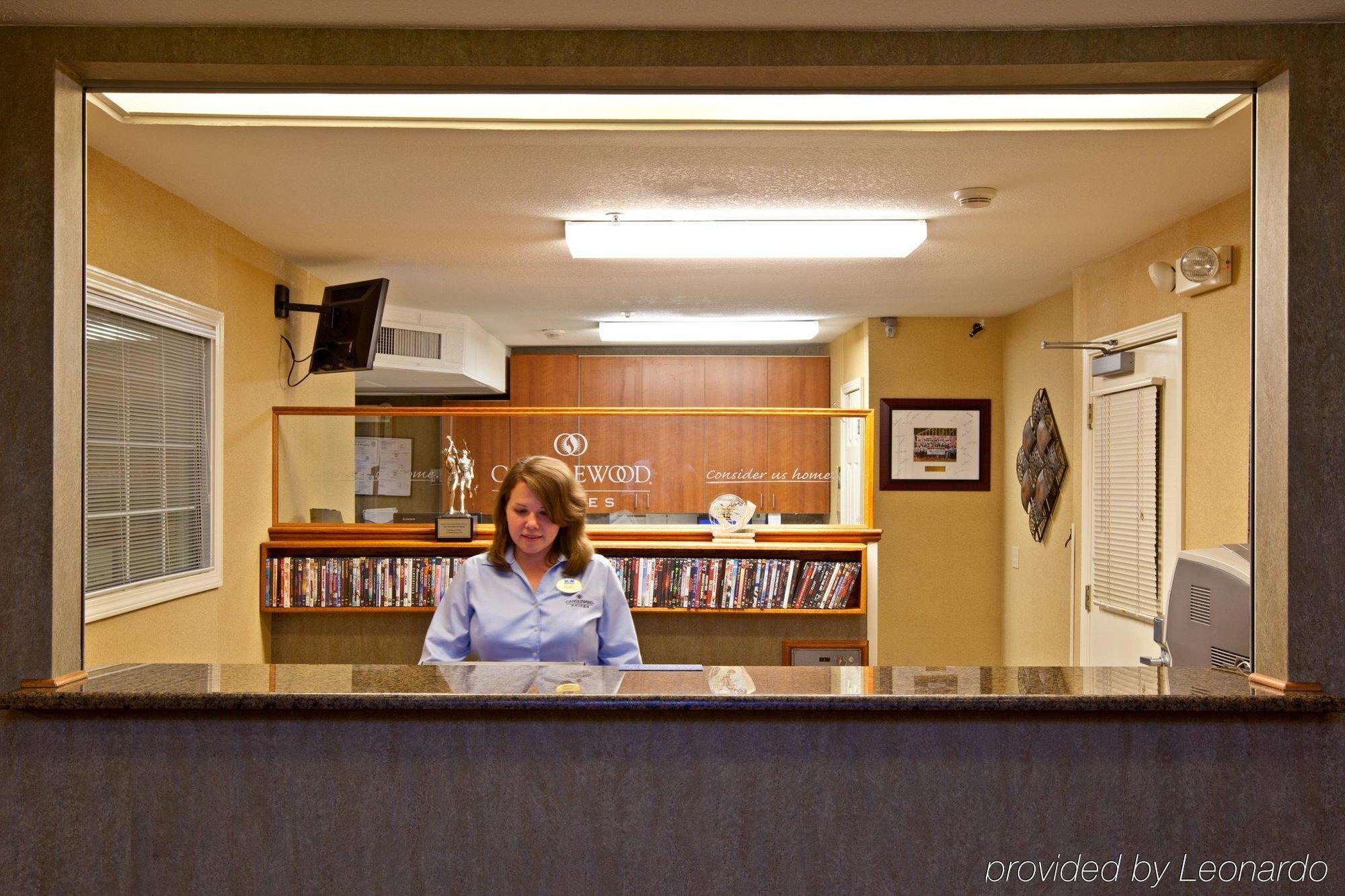 Candlewood Airport By Ihg Hotel