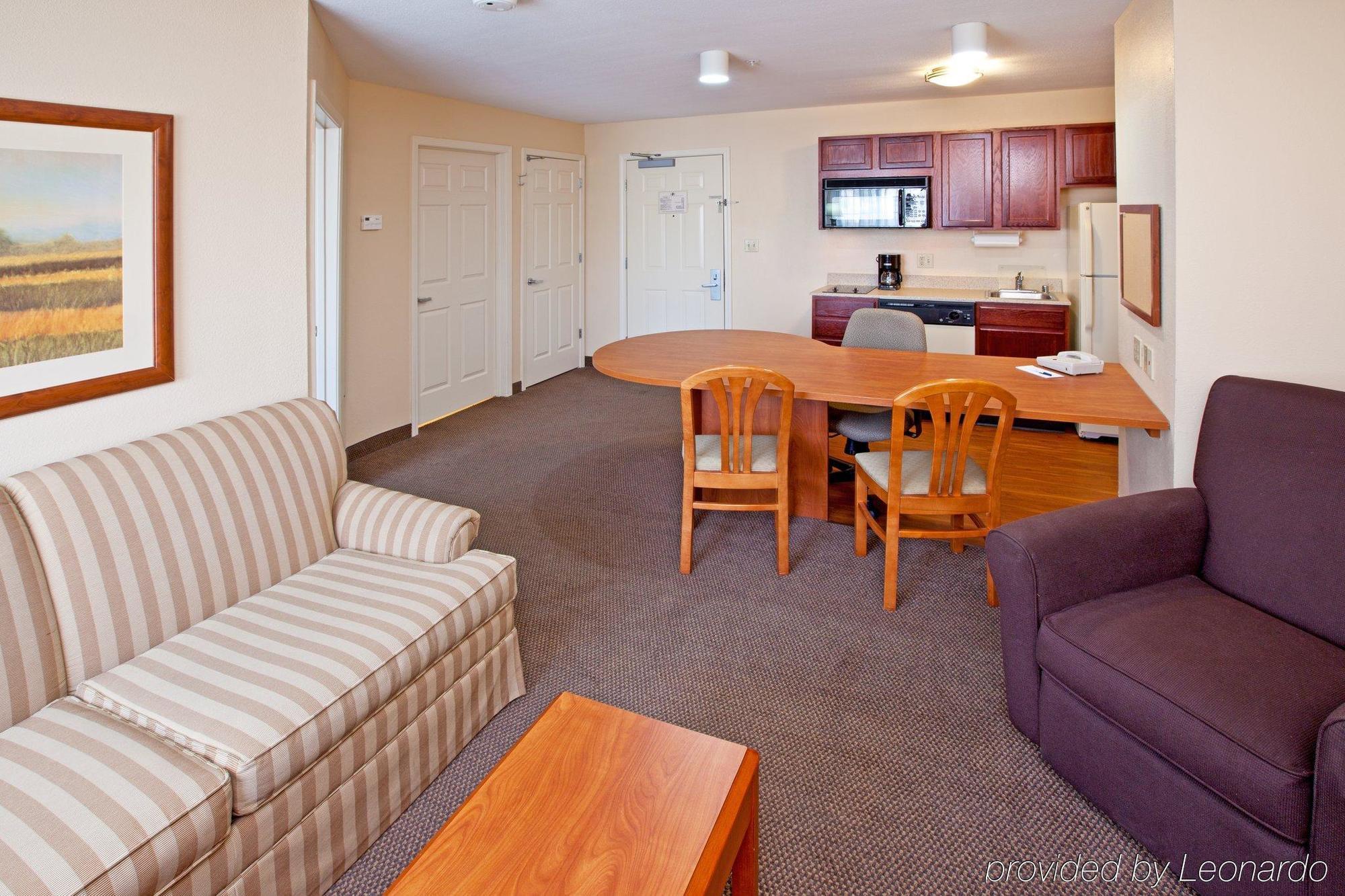Hotel Candlewood Airport By Ihg
