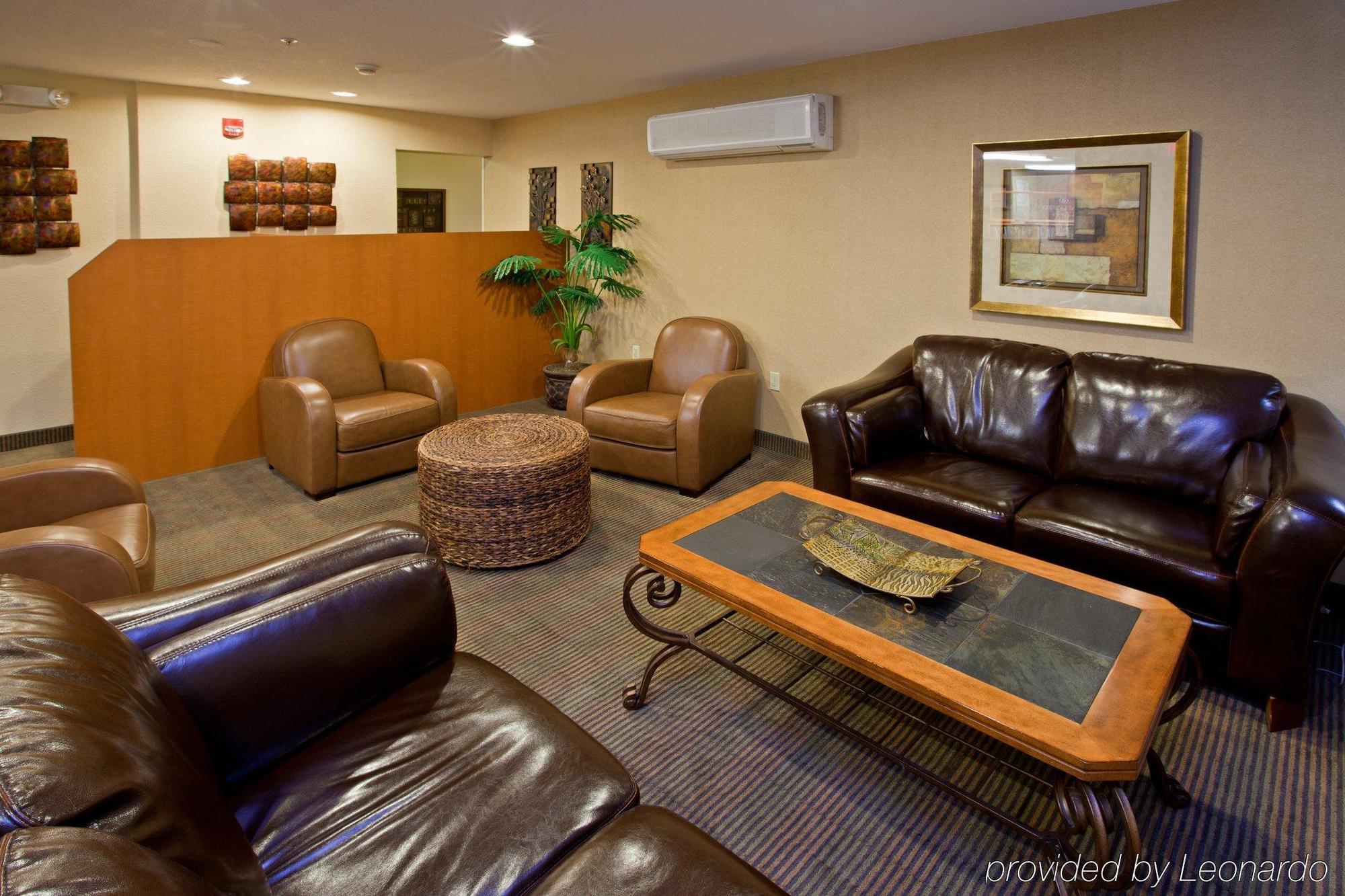 Hotel Candlewood Airport By Ihg 2*