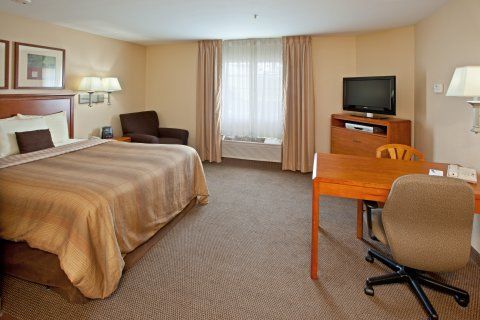 Candlewood Airport By Ihg Hotel
