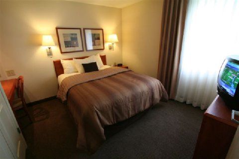 Candlewood Airport By Ihg 2*