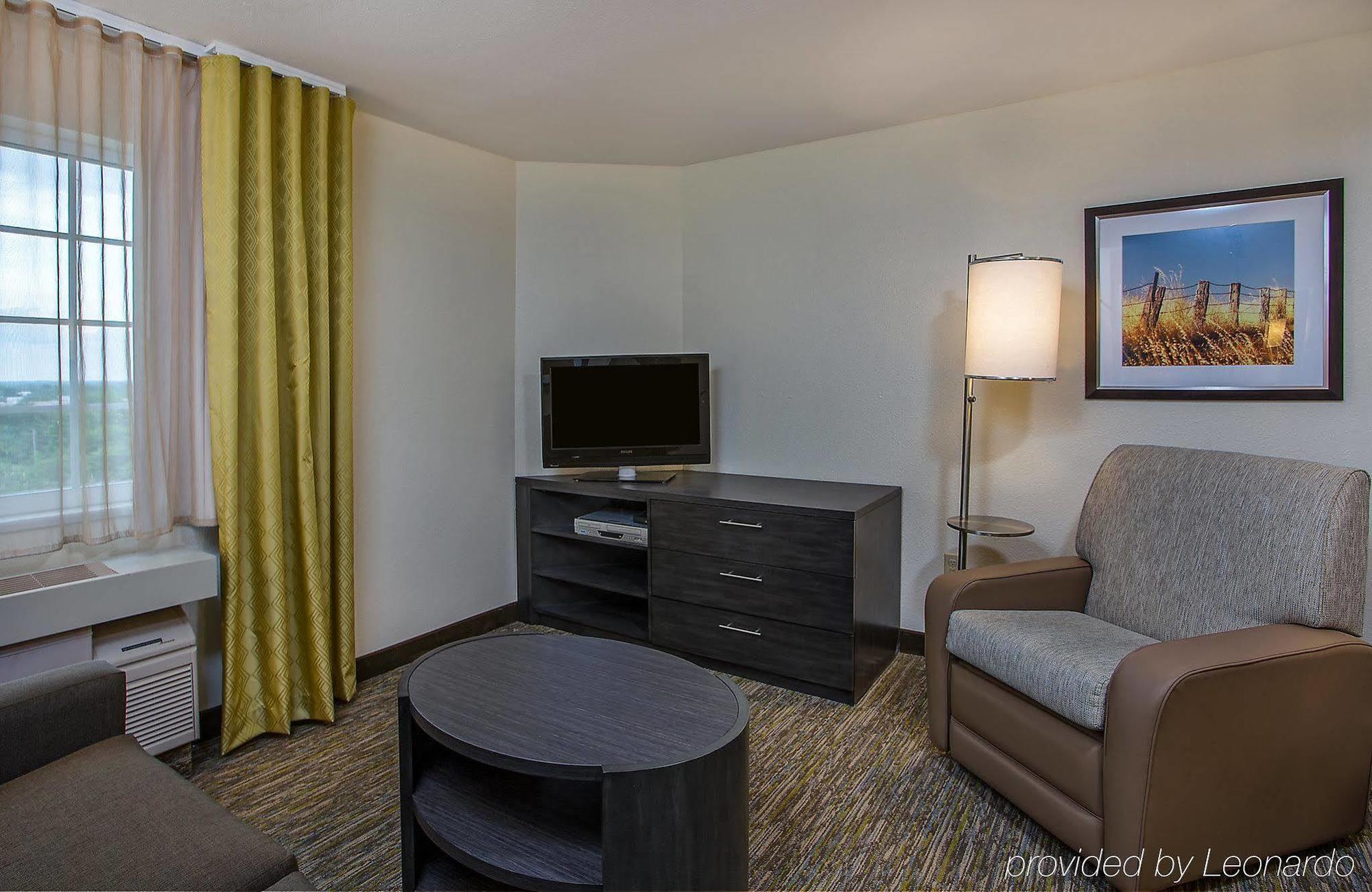 Candlewood Airport By Ihg 2*