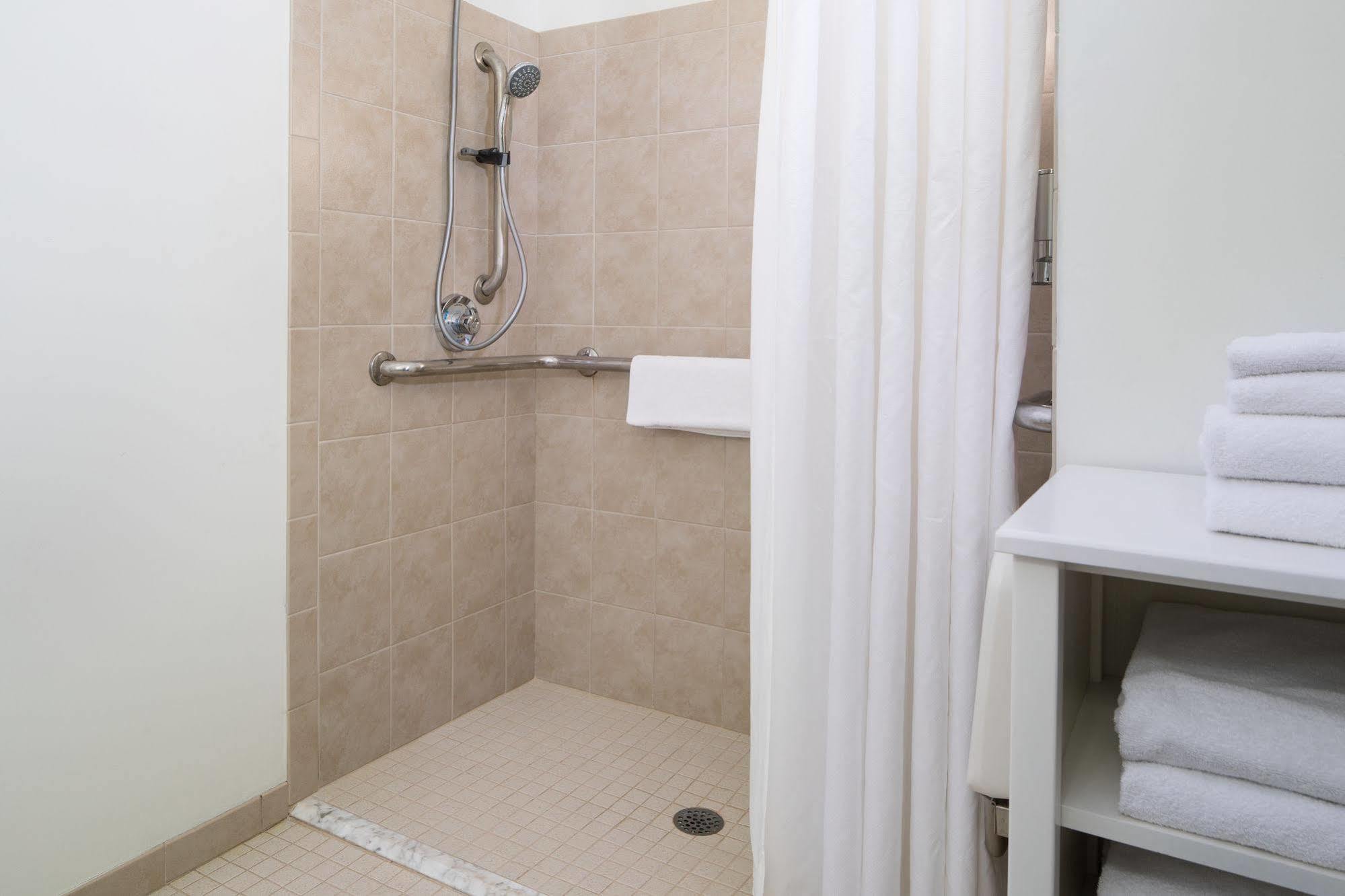 Four Points By Sheraton Airport Hotel 3*