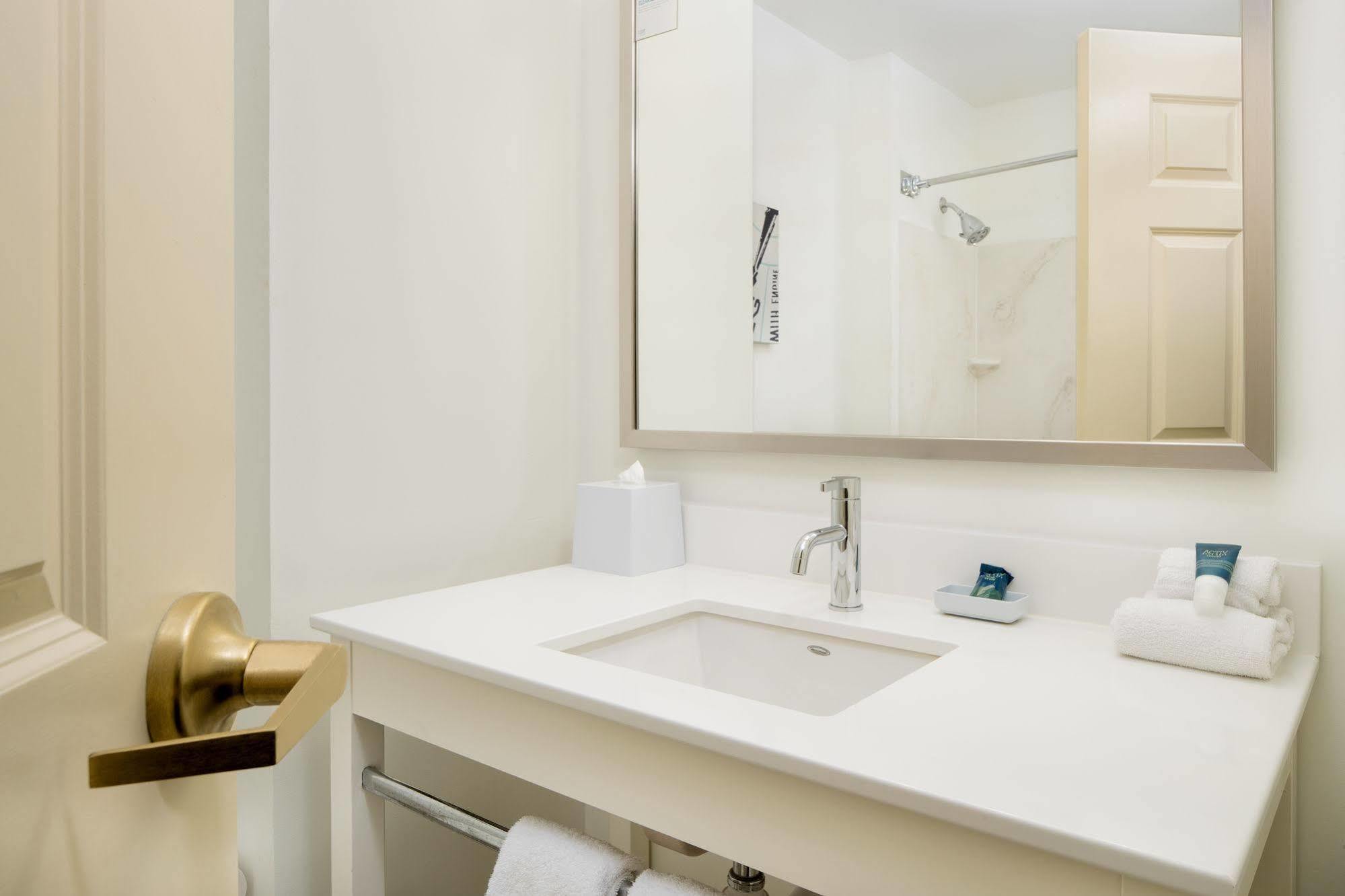 Four Points By Sheraton Airport Hotel