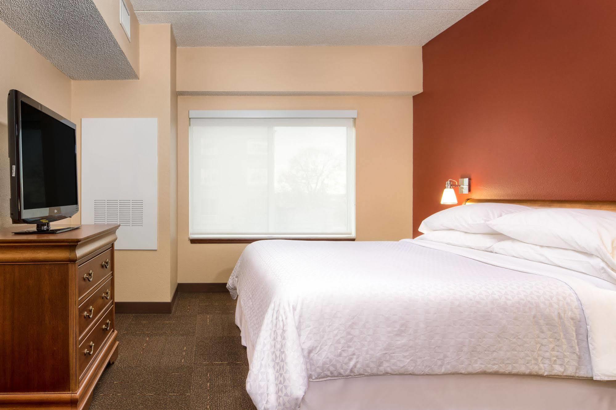 Four Points By Sheraton Airport Hotel