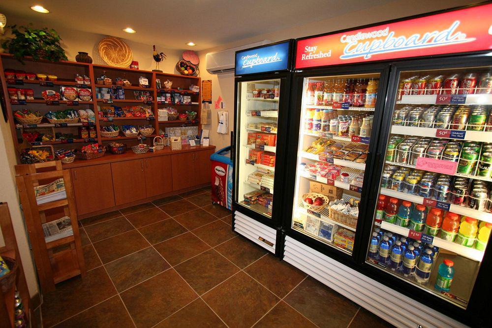 Candlewood Airport By Ihg Hotel