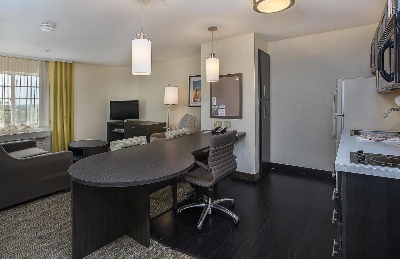 Candlewood Airport By Ihg 2*