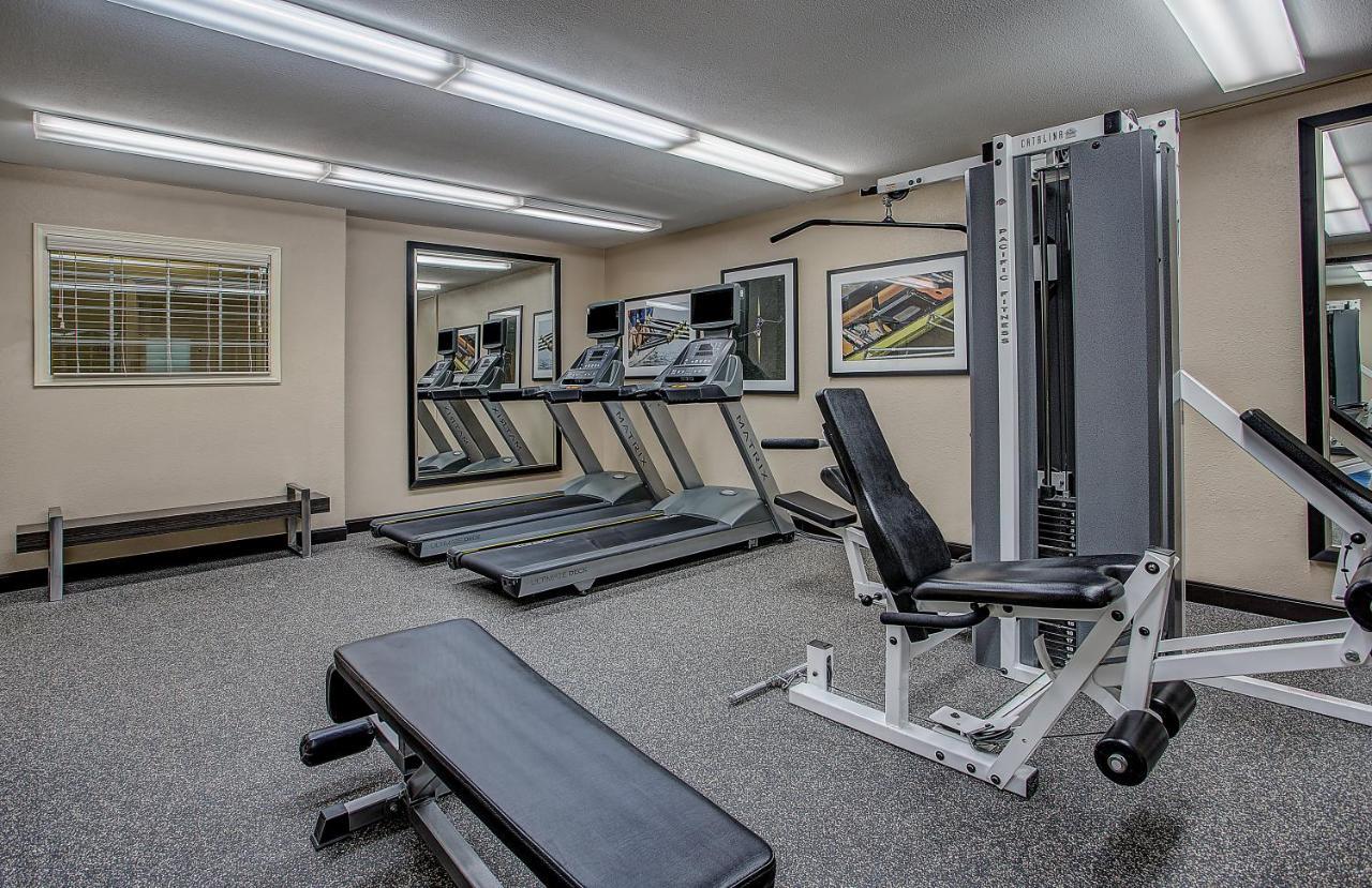 Candlewood Airport By Ihg Hotel 2*