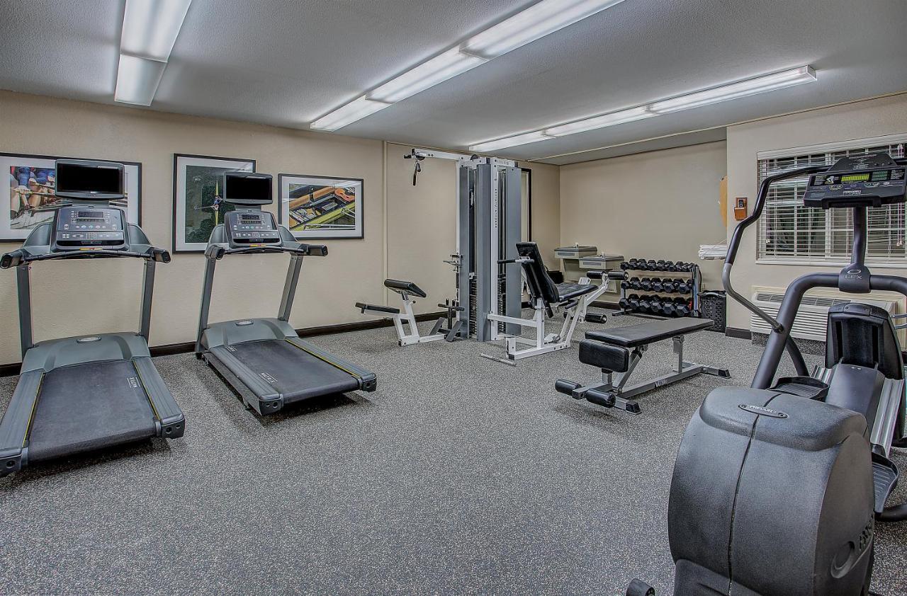 Hotel Candlewood Airport By Ihg
