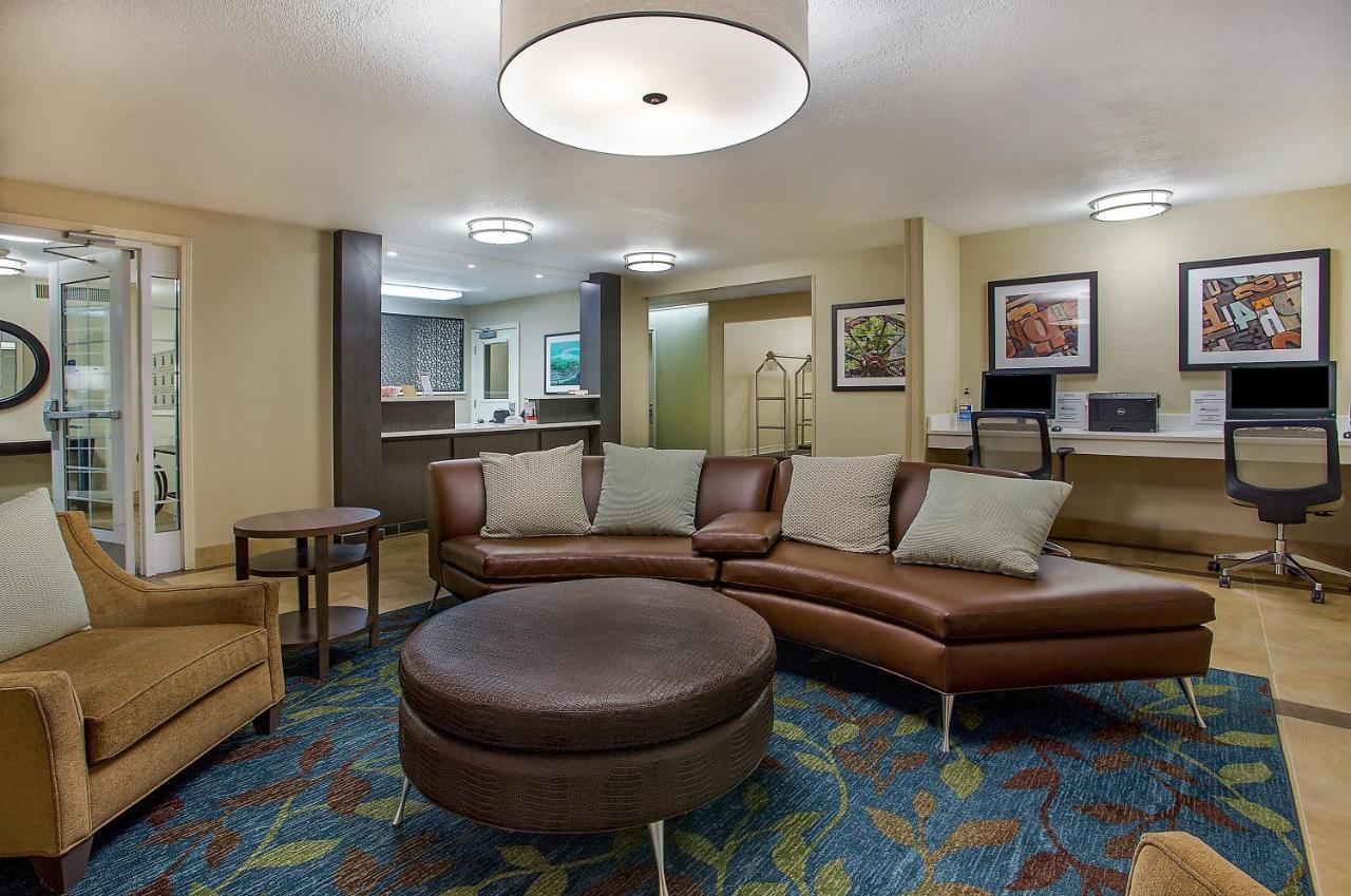Candlewood Airport By Ihg 2*