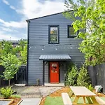 Luxury 8 Bed/4 Ba Nulu Home Private Yard/Parking