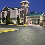 La Quinta Inn & Suites By Wyndham Louisville East