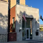 Bright And Modern Studio In Louisville # 104