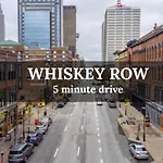 Historic 3-Br Downtown Bourbon Getaway